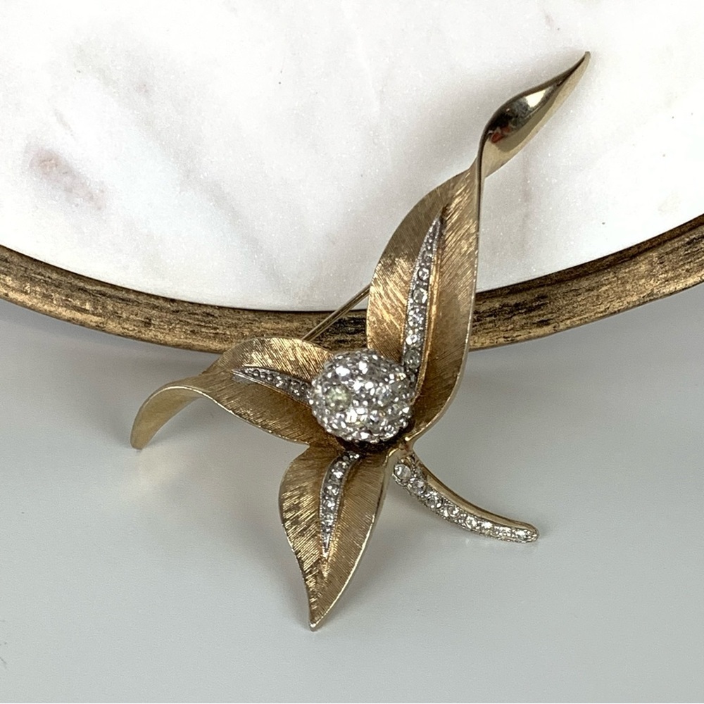 Marcel Boucher Le Couturier LeC Brooch Vtg Leaf 3D Pinecone Gold Tone Elegant